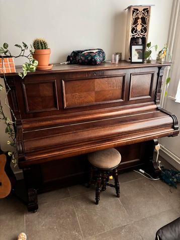 Mooie piano, nette staat. beschikbaar voor biedingen
