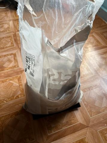 Sand (wet) for backyards -19kg- beschikbaar voor biedingen