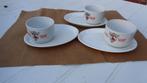 3 tassen met ovaal schoteltje van de roode pelikaan, Ophalen, Zo goed als nieuw, Porselein, Kop(pen) en/of Schotel(s)