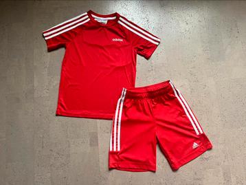 Rode sportieve set Adidas maat 9-10 jaar
