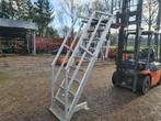 Aluminium trap met leuningen Hoog 2.20 meter Breed 70 cm, Doe-het-zelf en Bouw, Ladders en Trappen, Trap, Zo goed als nieuw, Ophalen