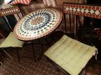 Ronde ijzeren mozaïektafel en 2 ronde tafelstoelen, Tuin en Terras, Tuinsets en Loungesets, Ophalen of Verzenden, Zo goed als nieuw