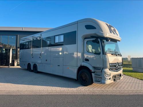 Mercedes KRISMAR paardencamionette stalion living, Dieren en Toebehoren, Paarden en Pony's | Trailers en Aanhangwagens, Ophalen