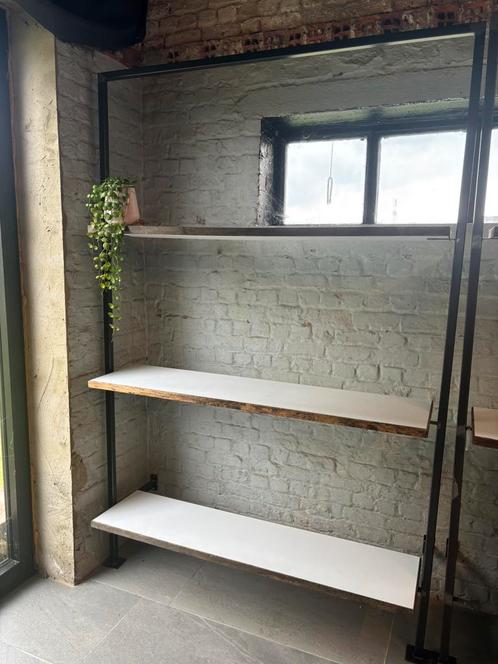 Rek op stalen frame met drie legplanken, Tuin en Terras, Bergingen en Tuinkasten, Gebruikt, Ophalen
