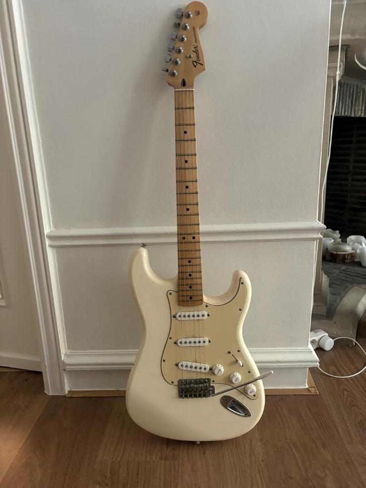 Guitare électrique Fender Stratocaster, Muziek en Instrumenten, Snaarinstrumenten | Gitaren | Elektrisch, Zo goed als nieuw, Solid body