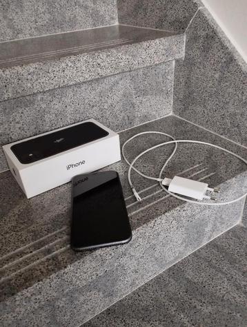 iPhone 11 met kabel, hoesje en doos beschikbaar voor biedingen
