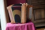 een prachtige houten Castagnari accordeon, Zo goed als nieuw, 60-bas, Knopaccordeon, Met riemen