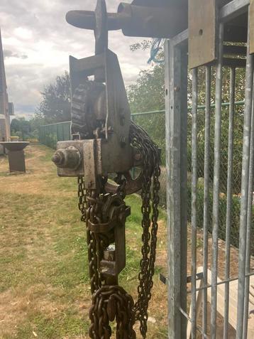 Katrol 1,5T beschikbaar voor biedingen