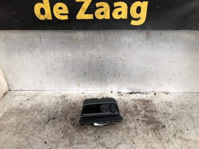 AUX/USB aansluiting van een Peugeot 208, Auto-onderdelen, Elektronica en Kabels, Peugeot, Gebruikt, 3 maanden garantie, Ophalen of Verzenden