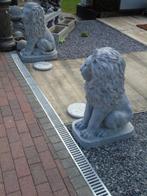 lion assis en pierre bleu la paire , G et D , haut 90 cm !, Jardin & Terrasse, Animal, Pierre, Enlèvement ou Envoi, Neuf