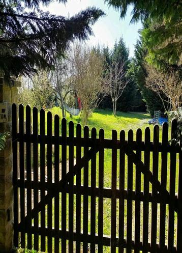 VOORMALIG 18e-eeuws POSTHUIS met grote omheinde tuin beschikbaar voor biedingen