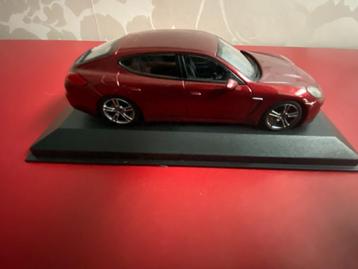 PORSCHE - PANAMERA 4 - Bordeaux Schaal 1/43 beschikbaar voor biedingen