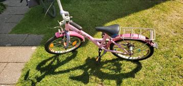 Meisjes fiets / kinder fiets

Model /merk K3
18 inch wielen
 beschikbaar voor biedingen