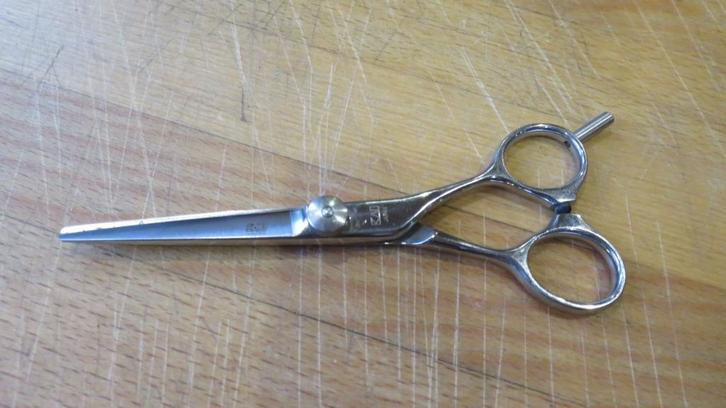 Rentrée scolaire - Ciseaux avec "repose doigt" : KASHO, Bijoux, Sacs & Beauté, Beauté | Soins des cheveux, Neuf, Autres types