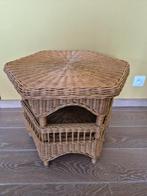 Functioneel retro knus bijzettafeltje in rotan, Huis en Inrichting, Gebruikt, 55 tot 75 cm, Overige vormen, Retro