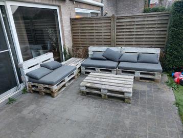 Tuinset met pellets + bijhorende kussens beschikbaar voor biedingen
