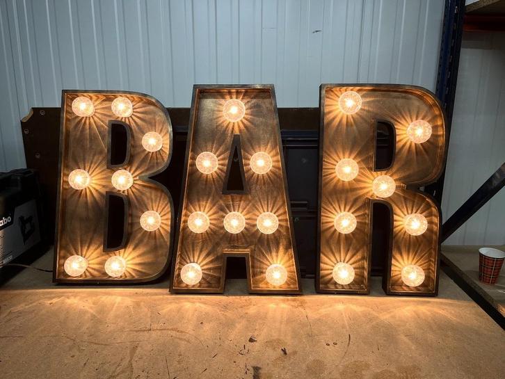 Licht Letters BAR - Gold look vintage, Huis en Inrichting, Lampen | Wandlampen, Nieuw, Hout, Verzenden