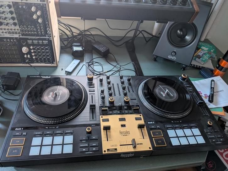 Hercules Dj Control Inpulse T7 Premium + dustcover, Musique & Instruments, DJ sets & Platines, Comme neuf, Enlèvement ou Envoi