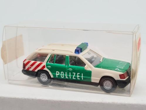 police Mercedes Benz 230 TE - Wiking 1:87, Hobby & Loisirs créatifs, Voitures miniatures | 1:87, Comme neuf, Voiture, Wiking, Envoi