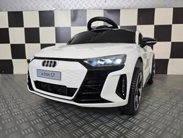 Kinderauto Audi E-Tron - soft start - verlichting - met RC