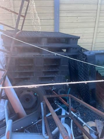 Plastiek pallets/ palletten 15€/stuk, Enlèvement, Comme neuf, Autres types