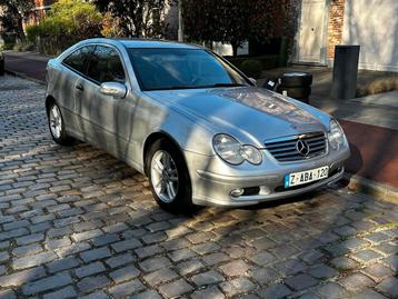 Compresseur de coupe sport Mercedes Classe C avec 80 000 km, Autos, Cuir, Achat, Carnet d'entretien, Boîte manuelle