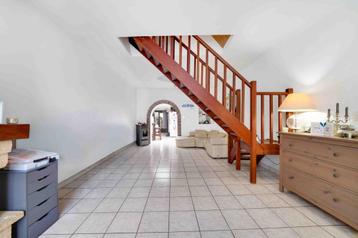 Spacieuse maison mitoyenne 4 chambres avec jardin beschikbaar voor biedingen