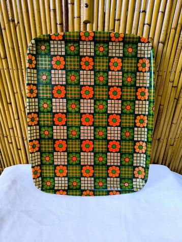 Vintage tafelblad uit 1970 met oranje en groene bloemen beschikbaar voor biedingen