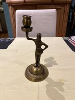 Antieke kandelaar: poortwachter, Ophalen