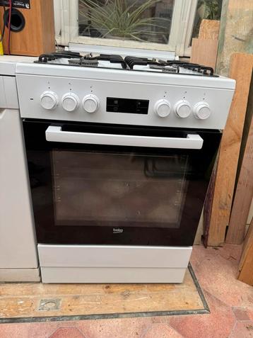 Beko FSM62320DWS 60cm - 4 feux gaz + 1 four électrique, Electroménager, Enlèvement, Comme neuf, Électrique