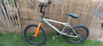 BMX met voetsteunen om te stunten in perfecte staat., Fietsen en Brommers, Fietsen | Crossfietsen en BMX, Ophalen, Gebruikt, 16 tot 20 inch