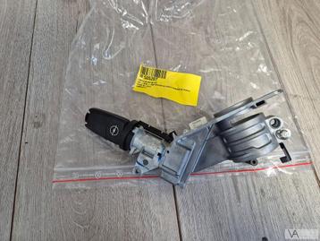 Opel Astra H / Zafira B 2004 - 2010 contactslot met sleutel  beschikbaar voor biedingen