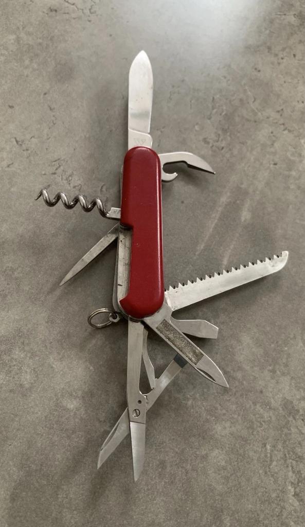 Wenger Delémont vintage, Caravanes & Camping, Outils de camping, Utilisé, Enlèvement ou Envoi