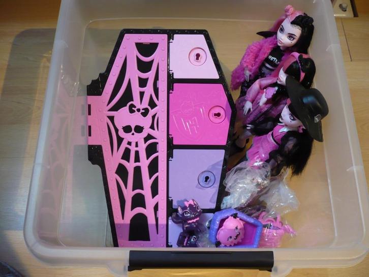 Monster High Draculaura, vier poppen nieuwstaat., Kinderen en Baby's, Speelgoed | Poppen, Nieuw, Overige typen, Ophalen of Verzenden