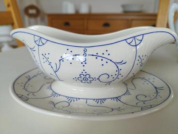 saucière en faience beschikbaar voor biedingen