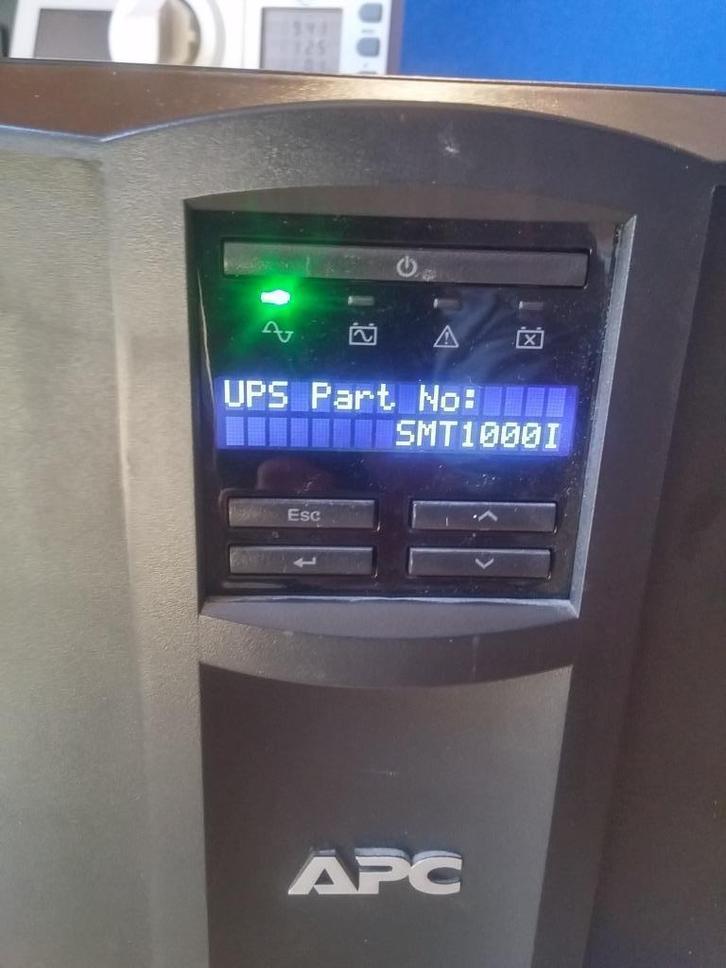 UPS APC SMT1000I/670W-new battery-sinus-tested, Computers en Software, Noodvoedingen (UPS), Gebruikt, Ophalen of Verzenden