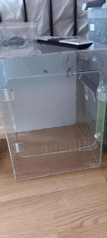 Acryl Terrarium 30-30-40 hoog  beschikbaar voor biedingen