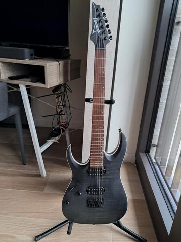 Linkse elektrische gitaar Ibanez. beschikbaar voor biedingen