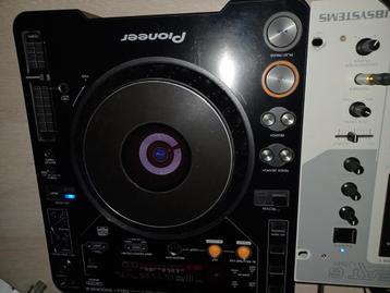  2 x Pioneer CDJ-1000 +JBS 6  Mengp + sennheiser hd220      beschikbaar voor biedingen