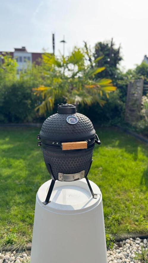 Kamado barbecue — Uitstekende conditie — €70, Tuin en Terras, Houtskoolbarbecues, Gebruikt, Ophalen