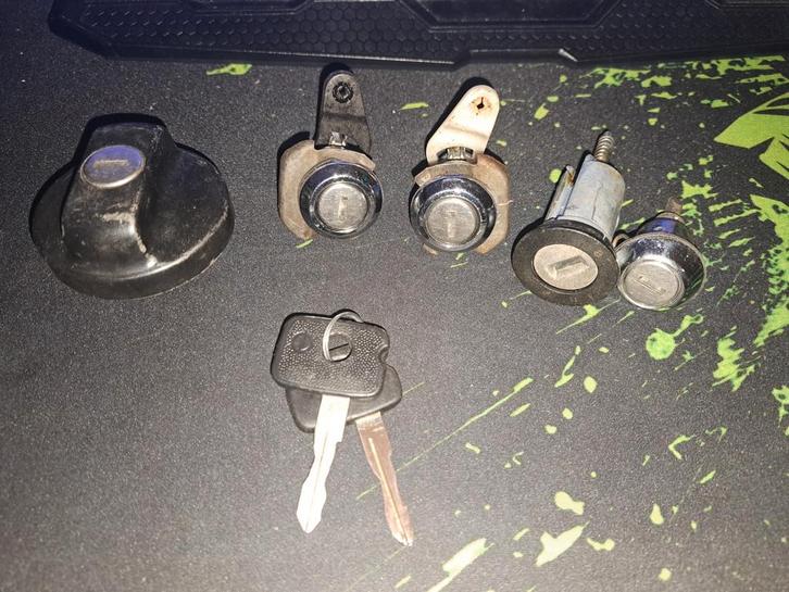 Set sloten Opel Manta B / Ascona B, Autos : Pièces & Accessoires, Carrosserie & Tôlerie, Opel, Avant, Utilisé, Enlèvement