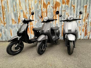 Le scooter Venesi le mieux testé en différentes couleurs