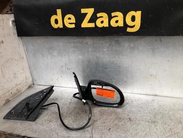 Buitenspiegel rechts van een Volkswagen Golf beschikbaar voor biedingen