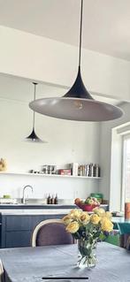 Lampe Gubi semi pendant noir/blanc, Maison & Meubles, Comme neuf, Design skandinavisch, Enlèvement, Moins de 50 cm