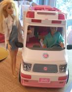 Ambulance Barbie + Barbie et Ken ambulanciers, Ophalen of Verzenden, Zo goed als nieuw, Barbie