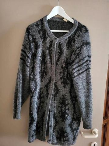 Lange warme gilet grijs/zwart mt M in perfecte staat beschikbaar voor biedingen