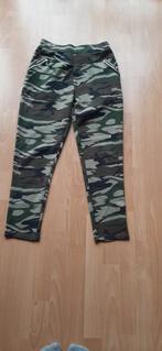 Leuke camouflagebroek met zakken s/m, Gedragen, Ophalen of Verzenden