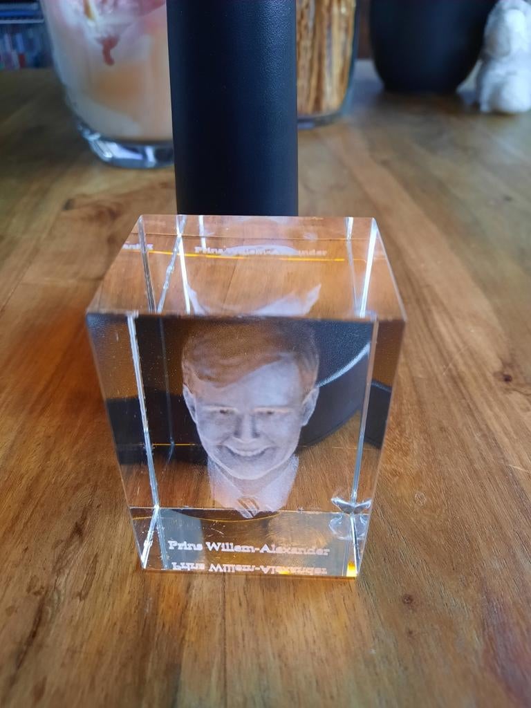 Gravure laser 3D sur verre - Prince Willem-Alexander, Maison & Meubles, Accessoires pour la Maison | Autre, Comme neuf, Enlèvement