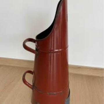 Vintage parapluhouder voor niet-luchtdichte cottage beschikbaar voor biedingen