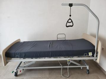 Hoog-laag bed/thuiszorgbed extra lang met steungrepen  beschikbaar voor biedingen